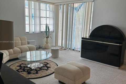 Condo in Hollywood, Florida, 2 bedrooms  № 1950848 - photo 23