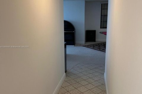 Condo in Hollywood, Florida, 2 bedrooms  № 1950848 - photo 5