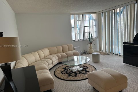 Condo in Hollywood, Florida, 2 bedrooms  № 1950848 - photo 1