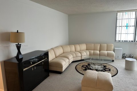 Condo in Hollywood, Florida, 2 bedrooms  № 1950848 - photo 2