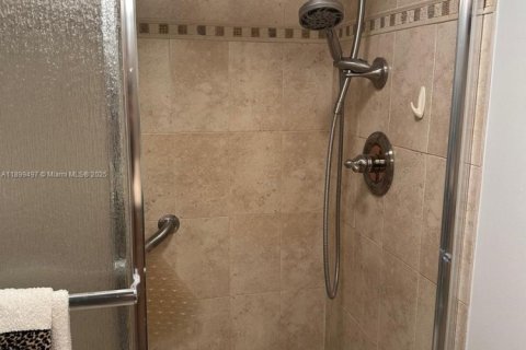 Condo in Hollywood, Florida, 2 bedrooms  № 1950848 - photo 18