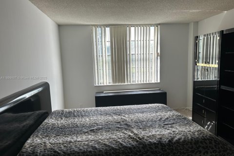 Condo in Hollywood, Florida, 2 bedrooms  № 1950848 - photo 22