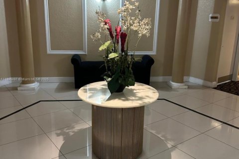 Condo in Hollywood, Florida, 2 bedrooms  № 1950848 - photo 30