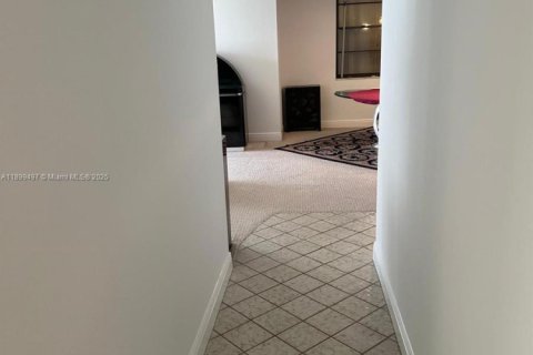 Condo in Hollywood, Florida, 2 bedrooms  № 1950848 - photo 21
