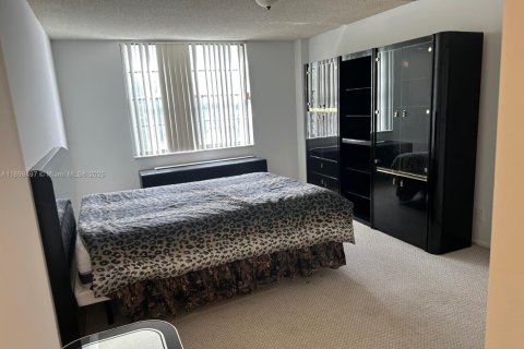 Condo in Hollywood, Florida, 2 bedrooms  № 1950848 - photo 9