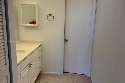 Condo in Hollywood, Florida, 2 bedrooms  № 1950848 - photo 11