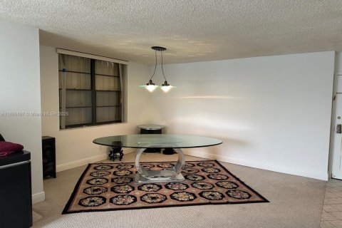 Condo in Hollywood, Florida, 2 bedrooms  № 1950848 - photo 25