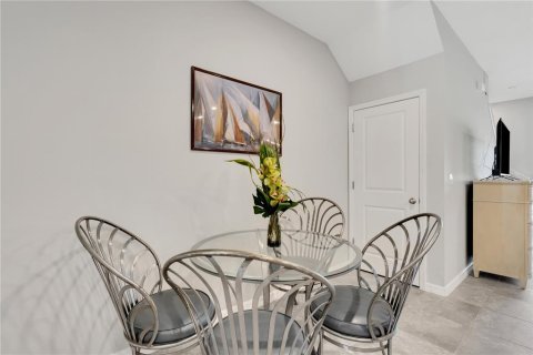 Townhouse in Sarasota, Florida 3 bedrooms, 160.16 sq.m. № 1835276 - photo 10