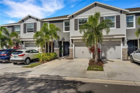 Townhouse in Sarasota, Florida 3 bedrooms, 160.16 sq.m. № 1835276 - photo 1