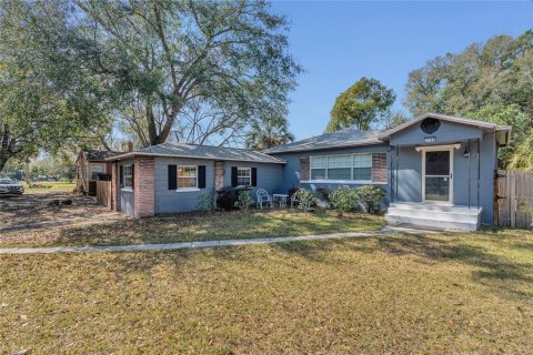 House in Sanford, Florida 2 bedrooms, 123.47 sq.m. № 1514334 - photo 1