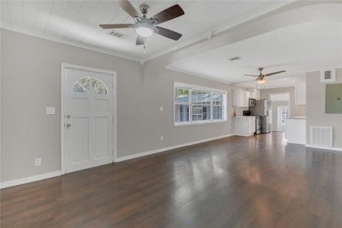 House in Sanford, Florida 2 bedrooms, 123.47 sq.m. № 1514334 - photo 2
