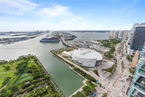 Condo in Miami, Florida, 2 bedrooms  № 1888929 - photo 6