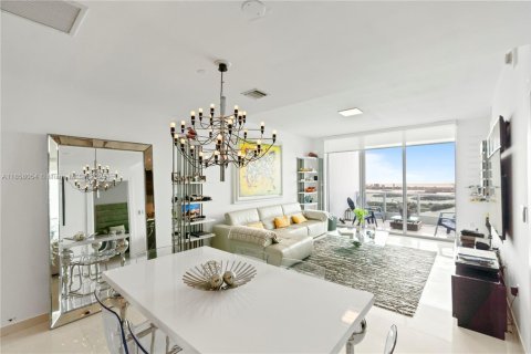 Condo in Miami, Florida, 2 bedrooms  № 1888929 - photo 29
