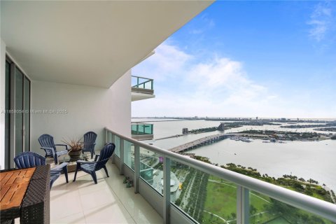 Condo in Miami, Florida, 2 bedrooms  № 1888929 - photo 11