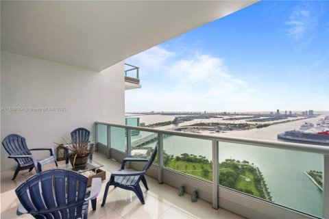 Condo in Miami, Florida, 2 bedrooms  № 1888929 - photo 7