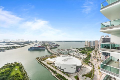 Condo in Miami, Florida, 2 bedrooms  № 1888929 - photo 13