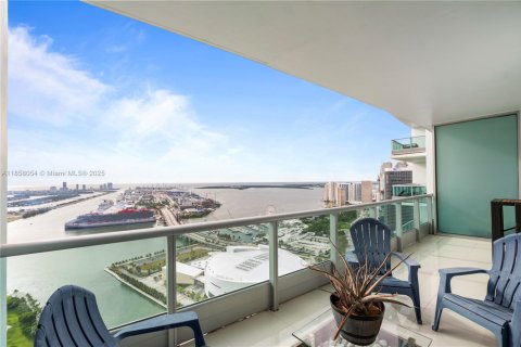 Condo in Miami, Florida, 2 bedrooms  № 1888929 - photo 2