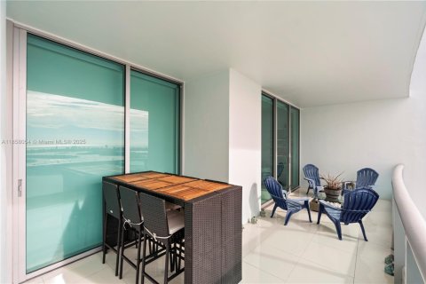Condo in Miami, Florida, 2 bedrooms  № 1888929 - photo 10
