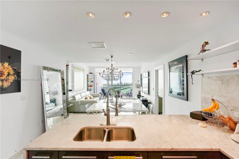 Condo in Miami, Florida, 2 bedrooms  № 1888929 - photo 27