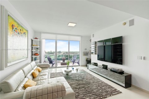 Condo in Miami, Florida, 2 bedrooms  № 1888929 - photo 30