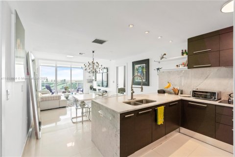 Condo in Miami, Florida, 2 bedrooms  № 1888929 - photo 26