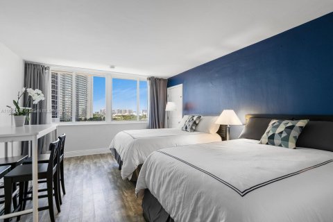 Copropriété à louer à Sunny Isles Beach, Floride: 33.44 m2 № 1811566 - photo 1