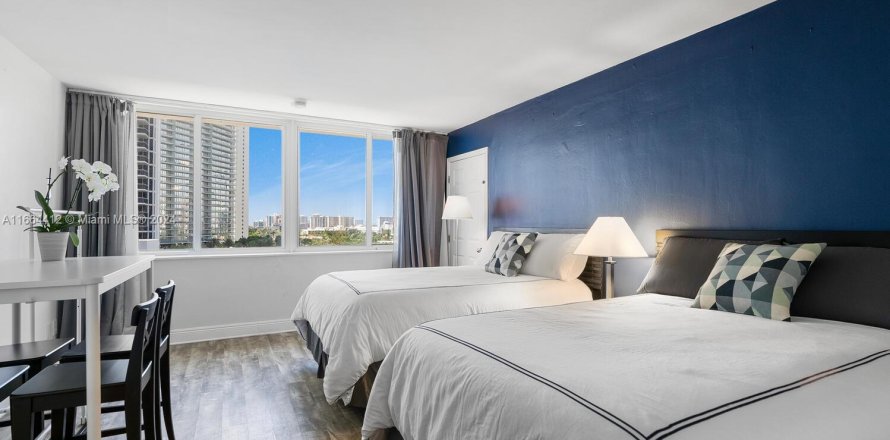 Studio à Condo à Sunny Isles Beach, Floride  № 1811566