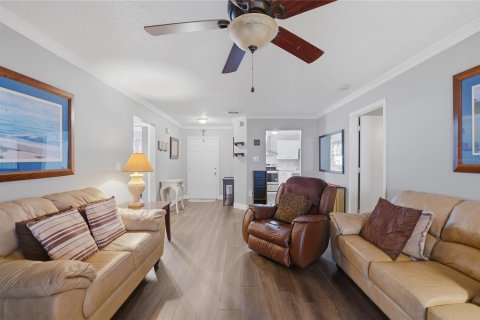 House in Poinciana, Florida 3 bedrooms, 104.61 sq.m. № 2097290 - photo 13