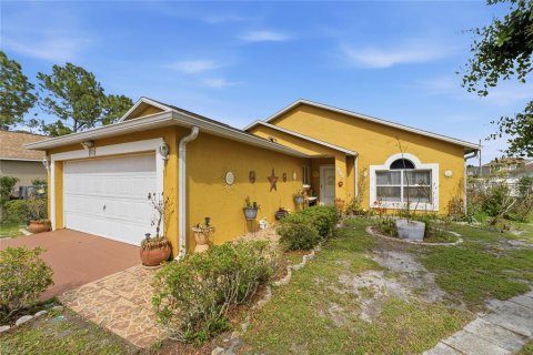 House in Poinciana, Florida 3 bedrooms, 104.61 sq.m. № 2097290 - photo 5
