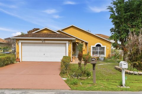 House in Poinciana, Florida 3 bedrooms, 104.61 sq.m. № 2097290 - photo 2