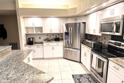 House in Tarpon Springs, Florida 4 bedrooms, 283.07 sq.m. № 1817484 - photo 19