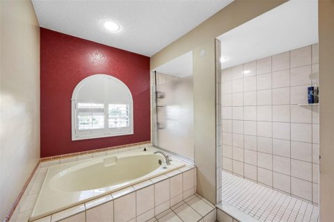 House in Tarpon Springs, Florida 4 bedrooms, 283.07 sq.m. № 1817484 - photo 15