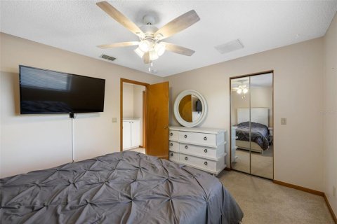 House in Tarpon Springs, Florida 4 bedrooms, 283.07 sq.m. № 1817484 - photo 22