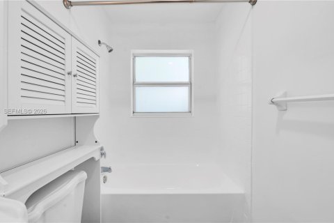 Снять в аренду виллу или дом в Корал-Спрингс, Флорида 3 спальни, 150.87м2, № 2051301 - фото 11