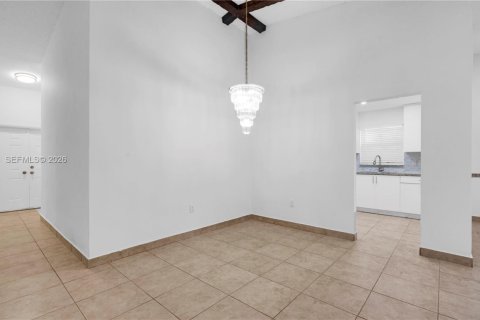 Снять в аренду виллу или дом в Корал-Спрингс, Флорида 3 спальни, 150.87м2, № 2051301 - фото 16