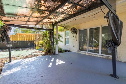 Снять в аренду виллу или дом в Корал-Спрингс, Флорида 3 спальни, 150.87м2, № 2051301 - фото 28