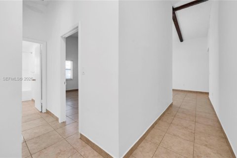 Снять в аренду виллу или дом в Корал-Спрингс, Флорида 3 спальни, 150.87м2, № 2051301 - фото 5