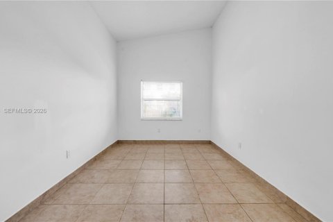 Снять в аренду виллу или дом в Корал-Спрингс, Флорида 3 спальни, 150.87м2, № 2051301 - фото 7