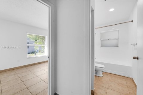 Снять в аренду виллу или дом в Корал-Спрингс, Флорида 3 спальни, 150.87м2, № 2051301 - фото 9