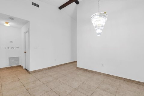 Снять в аренду виллу или дом в Корал-Спрингс, Флорида 3 спальни, 150.87м2, № 2051301 - фото 17