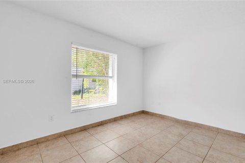 Снять в аренду виллу или дом в Корал-Спрингс, Флорида 3 спальни, 150.87м2, № 2051301 - фото 12