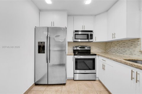 Снять в аренду виллу или дом в Корал-Спрингс, Флорида 3 спальни, 150.87м2, № 2051301 - фото 19