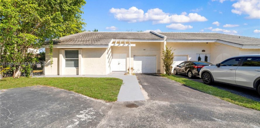 Дом в Корал-Спрингс, Флорида 3 спальни, 150.87м2 № 2051301