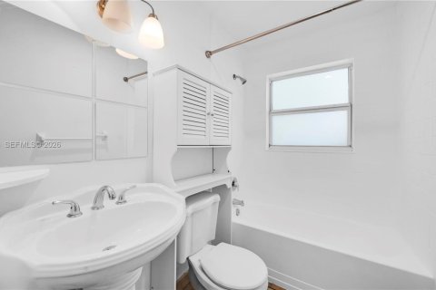 Снять в аренду виллу или дом в Корал-Спрингс, Флорида 3 спальни, 150.87м2, № 2051301 - фото 10