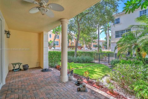 Townhouse in Boca Raton, Florida 3 bedrooms, 282.05 sq.m. № 1696541 - photo 12