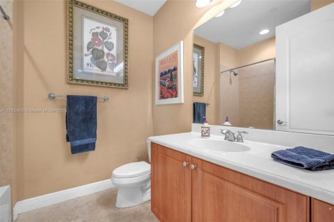 Townhouse in Boca Raton, Florida 3 bedrooms, 282.05 sq.m. № 1696541 - photo 10