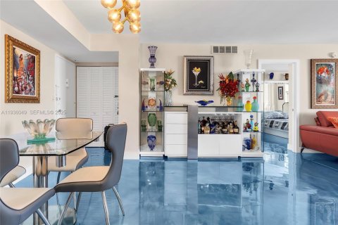Condo in Hallandale Beach, Florida, 2 bedrooms  № 1994677 - photo 21