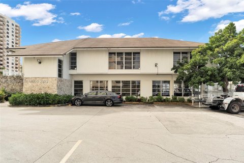 Condo in Hallandale Beach, Florida, 2 bedrooms  № 1994677 - photo 29