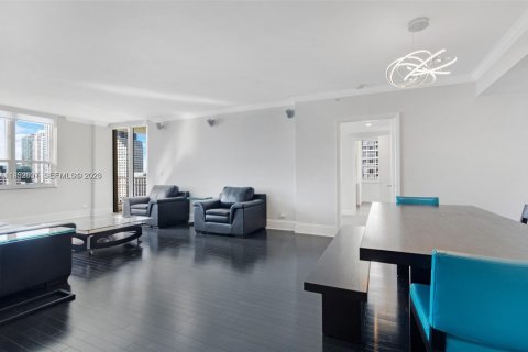 Condominio en alquiler en Miami, Florida, 3 dormitorios, 159.7 m2 № 2008698 - foto 17