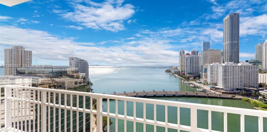 Condominio en Miami, Florida, 3 dormitorios  № 2008698